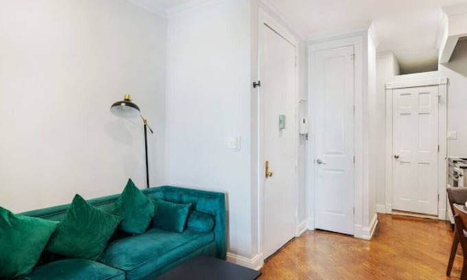 Union Square Apartment | Charming 1-Bedroom Apartment in the Heart of EV