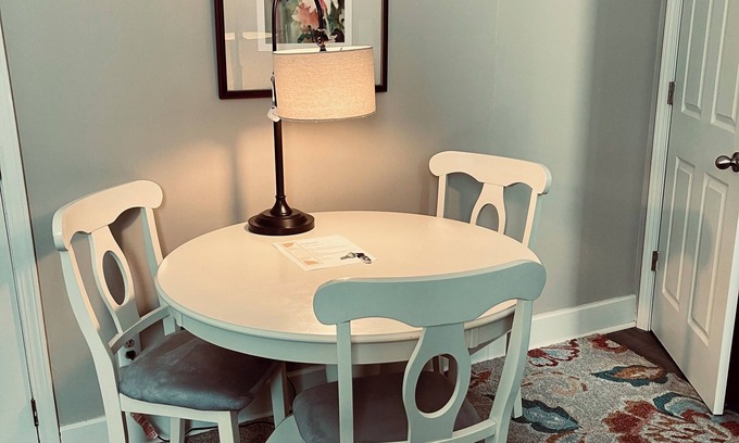 Warren Apartment | Charming 1-bedroom apartment in fantastic Warren with AC