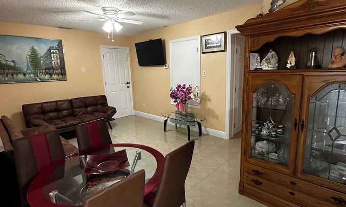 Tampa Apartment | Charming 1-bedroom apartment with AC and WiFi in Tampa. Sleep up to 5 people.