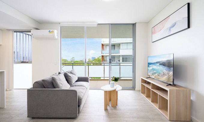 Warwick Farm Apartment | Charming 1-bedroom apartment with AC, WiFi in Warwick Farm at Liverpool