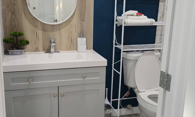 Saskatoon House | Charming 1-bedroom basement in wonderful Saskatoon with PS5 etc