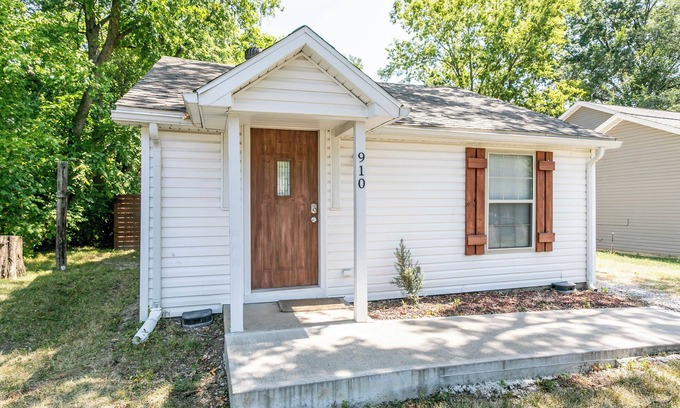 Columbia House | Charming 1-bedroom cottage in Downtown Columbia!