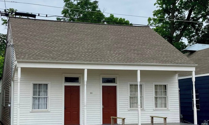 Natchez Cottage | Charming 1-bedroom cottage duplex across from the MS River bluff!