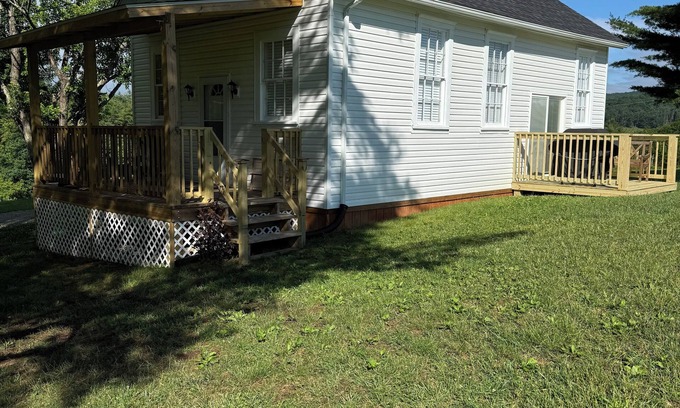 Pilot Cottage | Charming 1-bedroom cottage with AC, WiFi in amazing Pilot