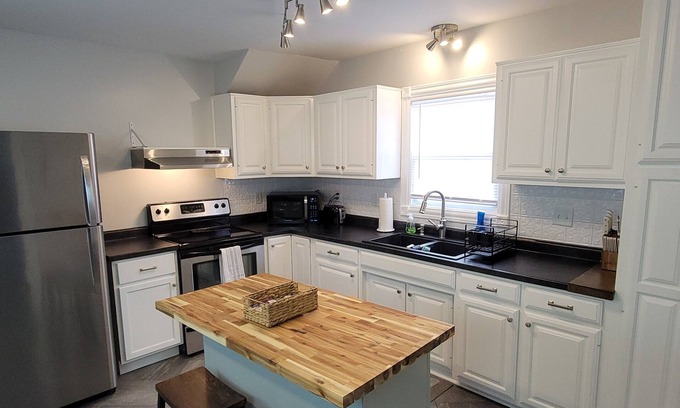 Bardstown House | Charming 1-bedroom house in enjoyable Bardstown with AC, WiFi