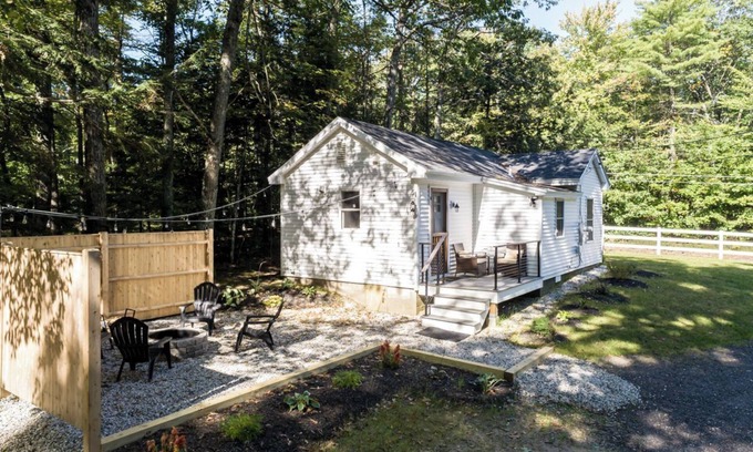 Pownal House | Charming 1-bedroom house with AC and WiFi in Pleasant Pownal