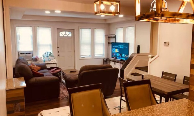 Queens House | Charming 1-bedroom house in lovely Queens with AC/Heat WiFi