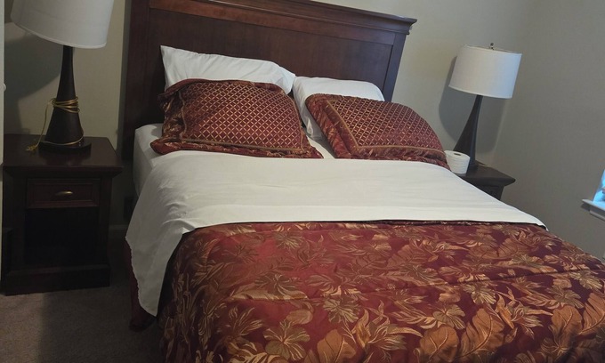 Clarkdale House | Charming 1-bedroom in house with host in Marietta with shared bath for 2 rooms