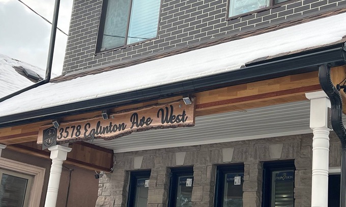 Mount Dennis House | Charming 1-bedroom/kitchen n a house in beautiful Toronto with WiFi, AC, Female