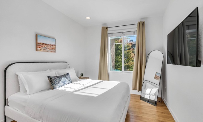 Berryessa House | Charming 1-bedroom Private Room with shared bath WiFi and AC in amazing San Jose