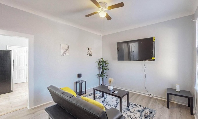 Albuquerque House | Charming 1-bedroom house in marvelous Albuquerque with WiFi, AC
