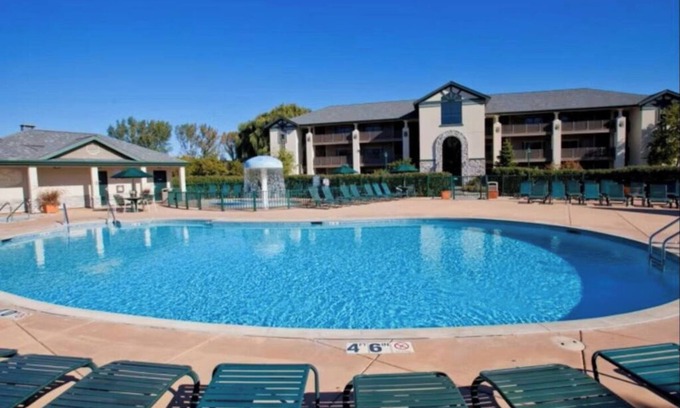 Lake Geneva Apartment | Charming 1-bedroom apartment in lovely Lake Geneva with AC, WiFi