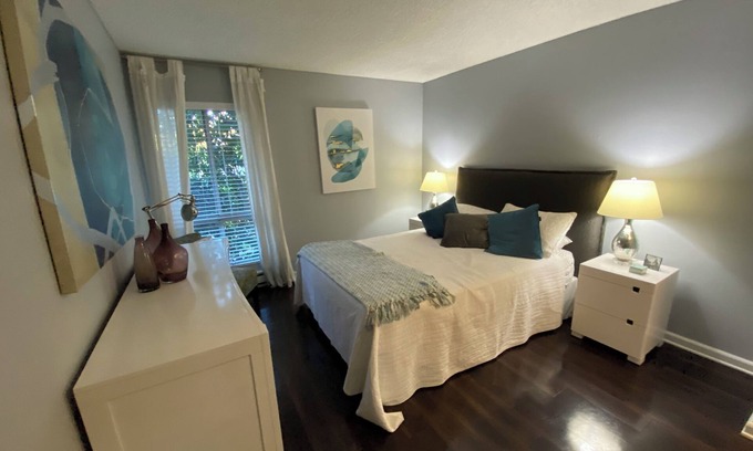 Wilshire Apartment | Charming 1-bedroom apartment in superb Los Angeles with Pool, WiFi