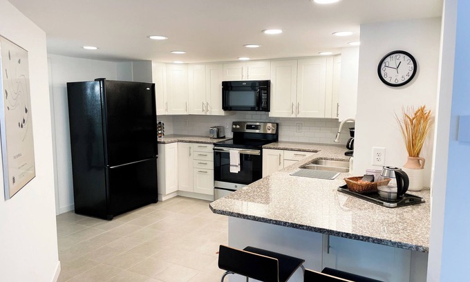 Independence Apartment | Charming 1-bedroom Lakefront Oasis on Independence