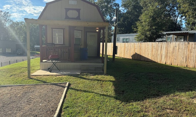 Nacogdoches Cottage | Charming 1-bedroom cottage in Nacogdoches with WiFi, AC, and privacy