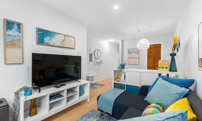 Nouveau-Rosemont Apartment | Charming 1 BR Apartment in Montreal, Cozy and fully equipped