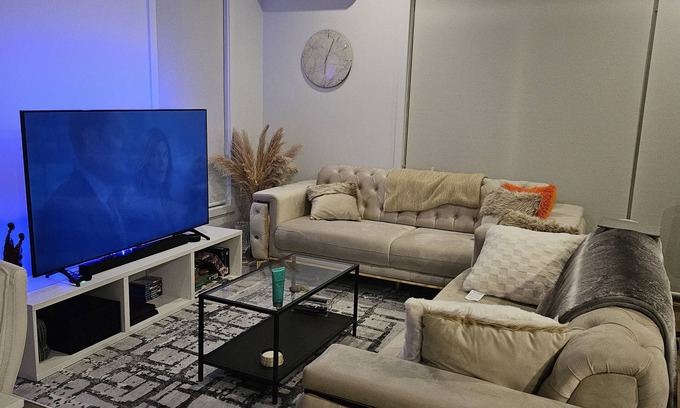 Aylmer Apartment | Charming 1-Room Hideaway - Steps from the Heart of Gatineau and Ottawa