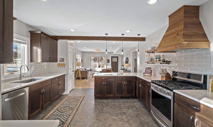 Crystal House | Charming 100-Year-Old Farmhouse Retreat in the Heart of the City