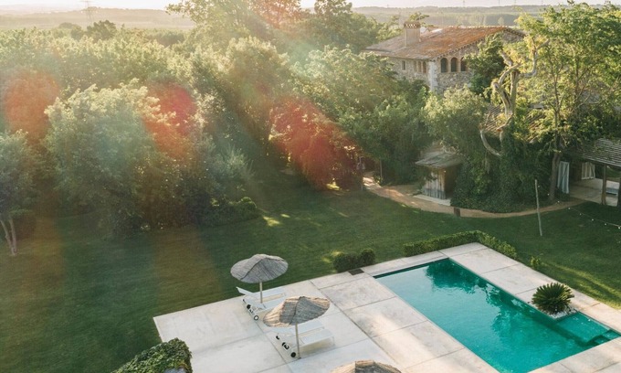 Bordils Cottage | Charming 11-Bedroom Masia with Private Pool Near Costa Brava, 22 Guests, Wi-Fi Included