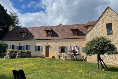Vitrac House | Charming 19th Century Farmhouse with Pool
