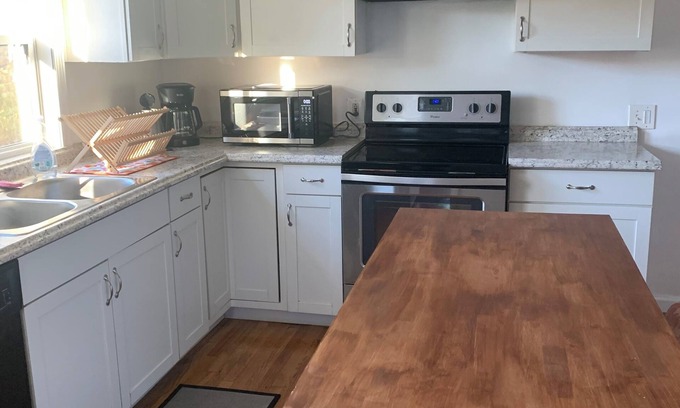 Cheshire Apartment | Charming 1bd 2-level apartment with great views and WiFi, No cleaning fee.