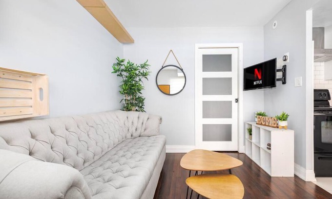 King West Village House | Charming 1BD Townhouse Near Lake