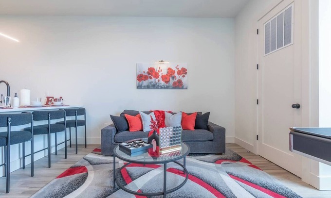 East Orange Apartment | Charming 1BR Apt in East Orange w/AC, WiFi! Close to Airport & Nickelodeon