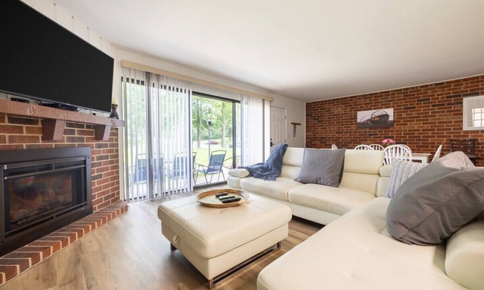 Lake Geneva Condo | Charming 1BR Condo with Patio, Near The Lake Geneva