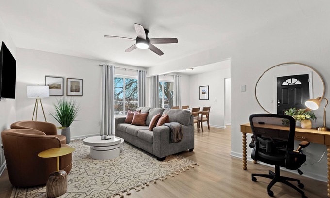 Royal Oak Apartment | Charming 1BR Upper-Flat Unit in Royal Oak