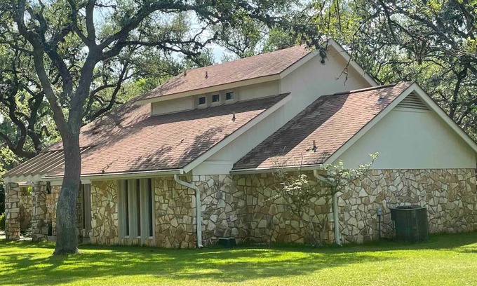 Round Rock Other | Charming 2 Acre Country Home - Deer Trails - Book Your Country Getaway!