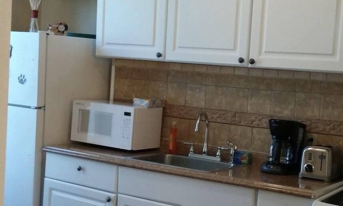 West New York Apartment | Charming 2-BDR apartment 900SF with Wi-Fi, AC, 20 minutes away from TS Manhattan