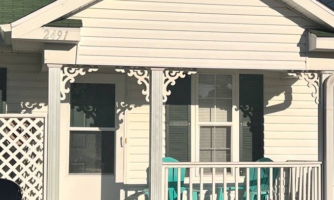 Northwest Pensacola House | Charming 2-bdr home, fenced byard, fully equipped, central location