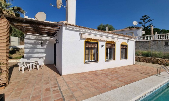 Vinuela House | Charming 2 bed 2 Bath House, Private Pool, Close to Lake, Shops & Restaurants