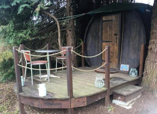 Domfront en Poiraie House | Charming 2-Bed Cabin in Domfront-en-Poiraie