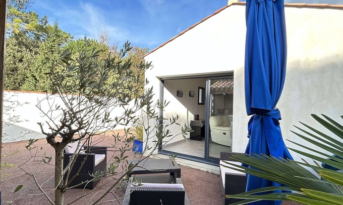 La Gueriniere House | Charming 2-Bed House, Sleep 5, Near Beach with Garden & BBQ
