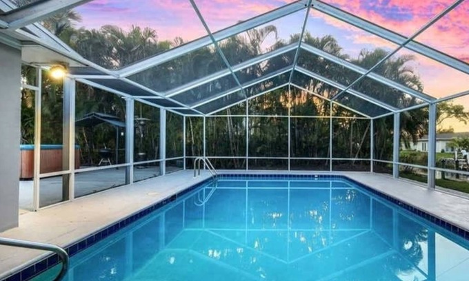 Fort Myers Shores House | Charming 2-Bed Home With Pool