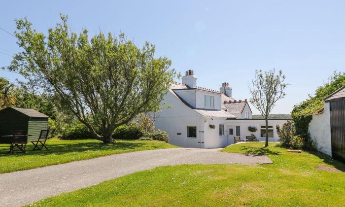 Rhoscolyn House | Charming 2 Bed House near Rhoscolyn DISCOUNTS FOR