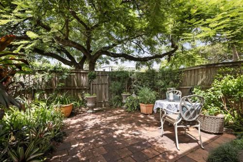 Ascot Apartment | Charming 2-Bed Terrace in Prestigious Ascot