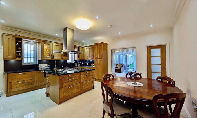 Golders Green House | Charming 2-Bedroom Home in London