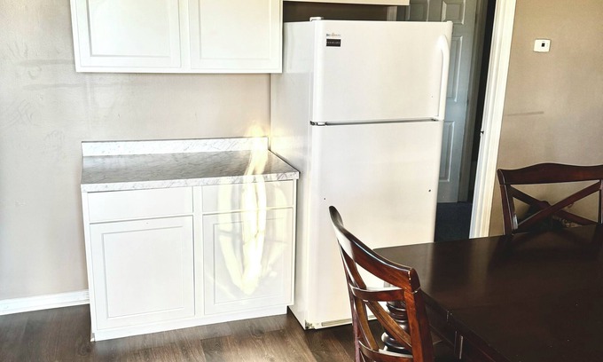 Bowling Green Apartment | Charming 2-bedroom apartment in lovely Bowling Green, with AC & WiFi