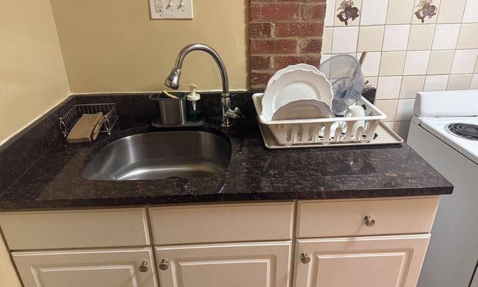 Aspen Hill House | Charming 2-bedroom house with WiFi, AC in peaceful Silver Spring