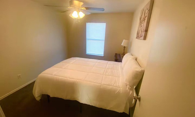 Killeen Apartment | Charming 2 Bedroom 1 Bath apartment with AC/Heat, WiFi and all the amenities