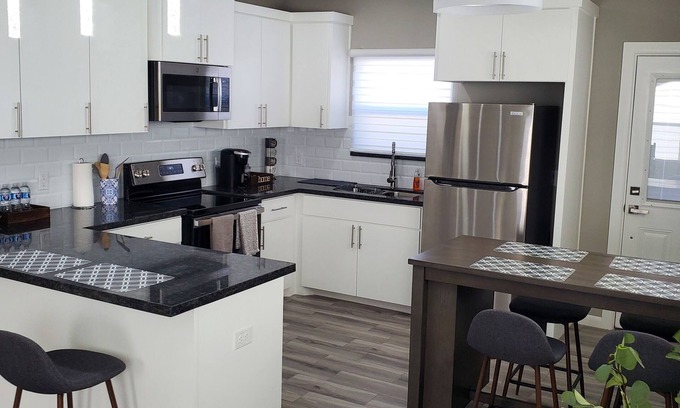 McAllen Apartment | Charming 2-bedroom, 2 bath apartment with AC, WiFi in wonderful McAllen