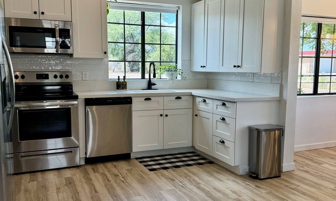 Pima Cottage | Charming 2-bedroom, 2-bathroom cottage with WiFi, AC in peaceful Pima