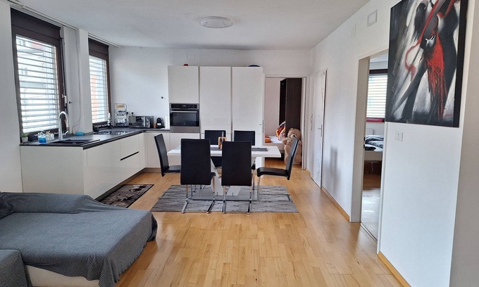 Innsbruck City Centre Apartment | Charming 2-bedroom apartment in lovely Innsbruck with WiFi