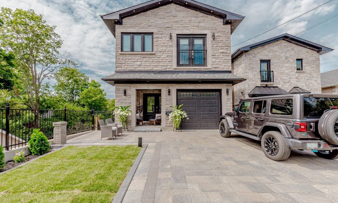 Pickering Apartment | Charming 2-bedroom apartment in serene Pickering with WiFi, AC