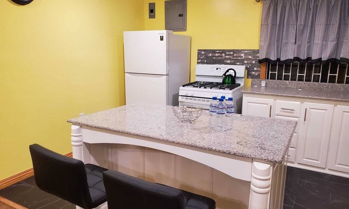 Georgetown Apartment | Charming 2-Bedroom Apartment with AC, WiFi and Parking space inGeorgetown