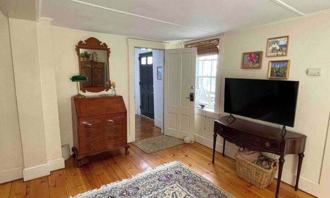 Marblehead Apartment | Charming 2-bedroom apt near beach in beautiful, historic, seaside Marblehead.