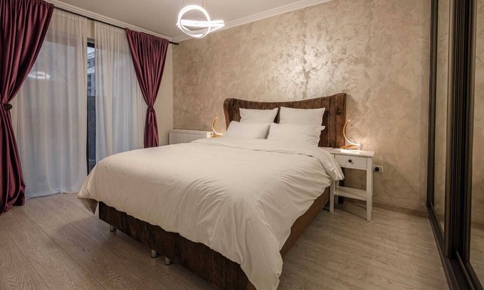 Tractorul Apartment | Charming 2-bedroom apartment in awesome Brașov with Jacuzzi.