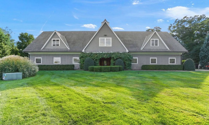 Redding Ridge Apartment | Charming 2-bedroom apartment above horse stables on Tuckers Ridge Farm in Easton